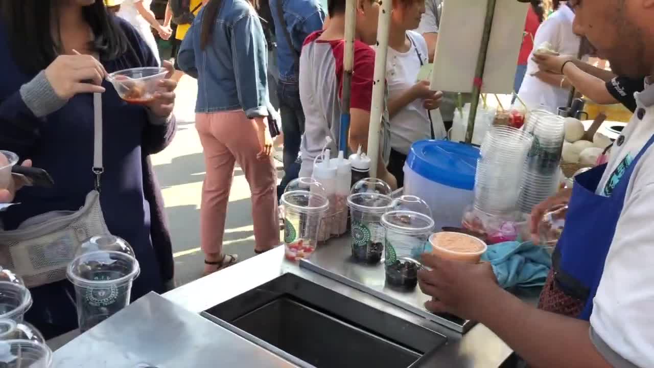 STREET CAFE: MILK TEA ICE SCRAMBLE