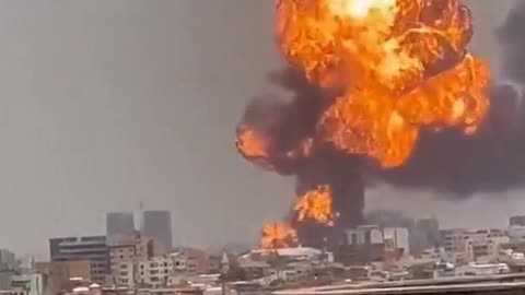 💥🔥In the capital of Sudan, a powerful explosion, a fiery "mushroom" was formed.