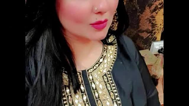 Beautiful Pakistani Famous Singer Somia Khan