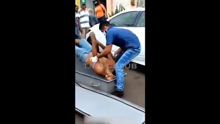 DUDE GOES STIFF AND DIES STANDING UP...DID THEY TURN HIM OFF WITH 5G? THIS IS NUTS