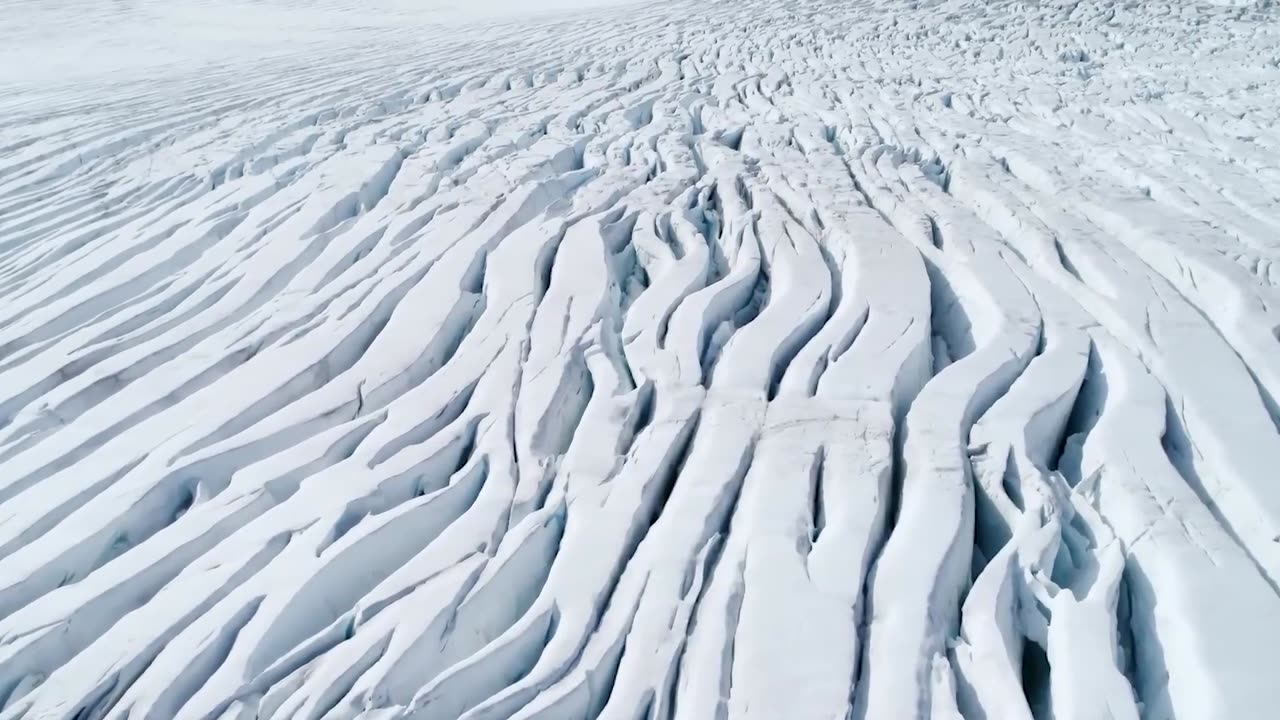 Elon Musk SIGNALE un énorme OBJET de plusieurs kilomètres de long se déplace travers l'Antarctique!