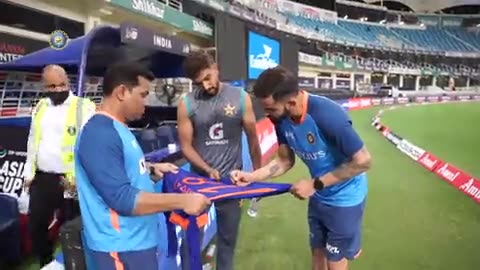 Virat kohli with his fans