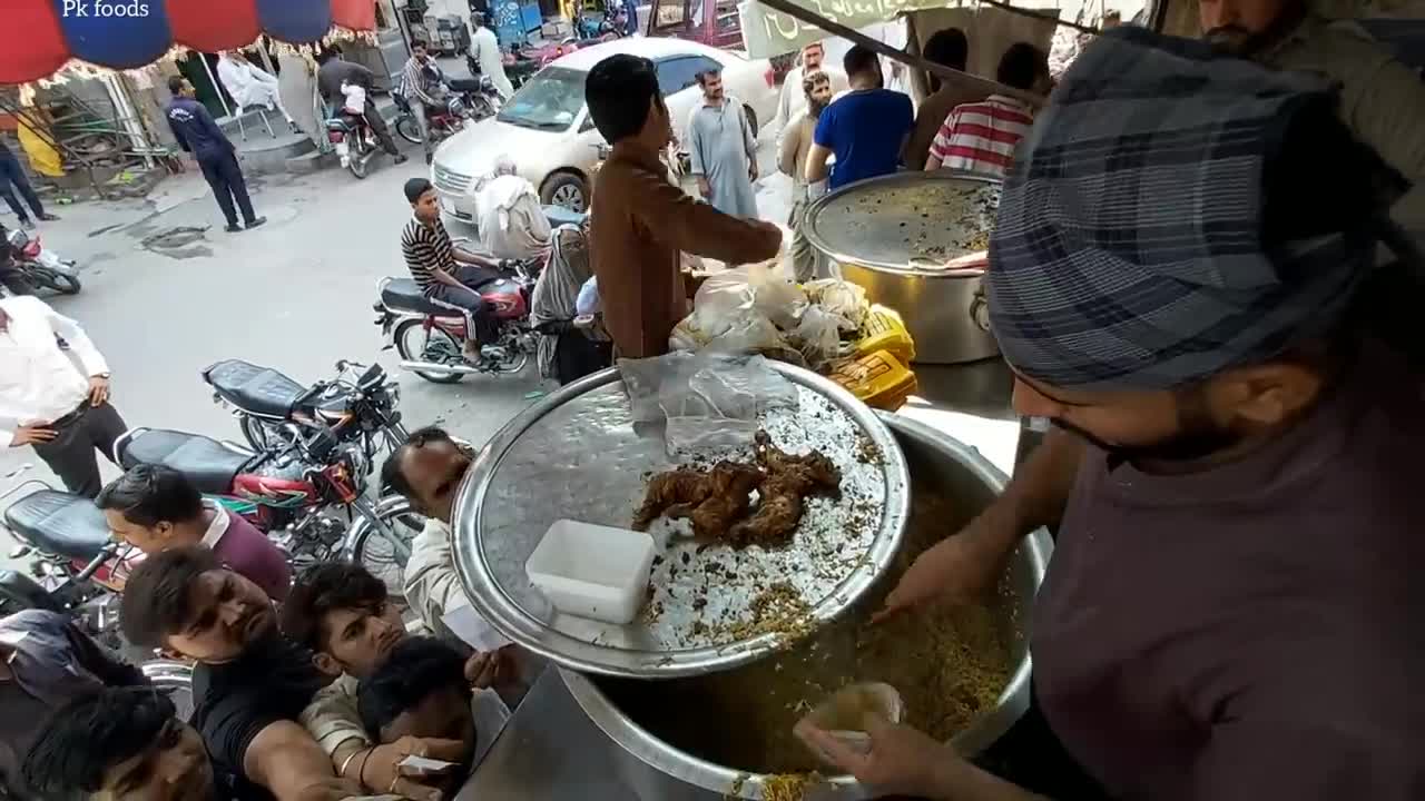 Pakistan No1 biryani famous waqas biryani street food lahore