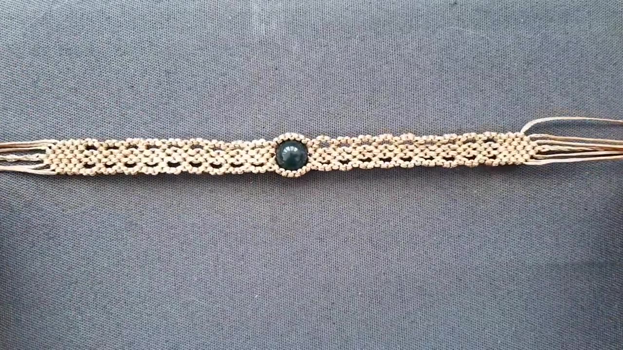 How to make a macrame bracelet