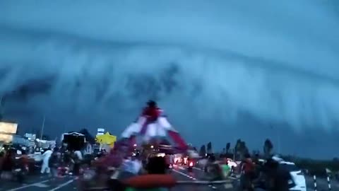 🇮🇳 #India In india shelf clouds covered the state of Uttarakhand.