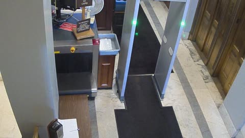 1017RSOB01DelAveADADoor_2021-01-06_07h15min04s677ms.mp4