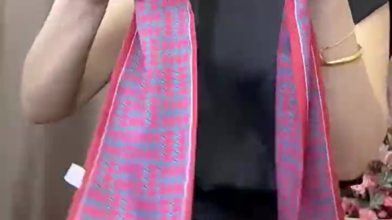 Long silk scarf fastening method_2