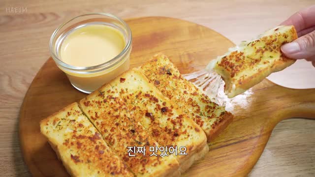 Cheese Garlic Breadsticks and Cheese Sauce