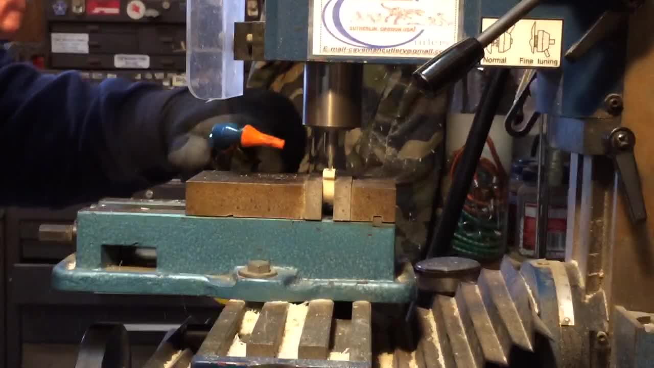 Pivot slot