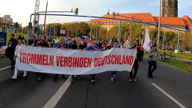 Trommeln verbinden Deutschland - Dresden 29.10.2022 - Tag für Frieden und Freiheit