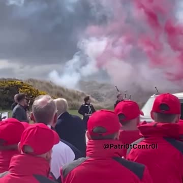 45 getting a yuge welcome in Scotland 🏴󠁧󠁢󠁳󠁣󠁴󠁿🇺🇸