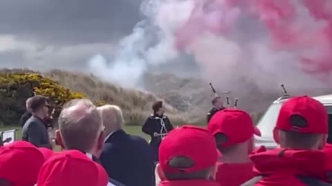 45 getting a yuge welcome in Scotland 🏴󠁧󠁢󠁳󠁣󠁴󠁿🇺🇸