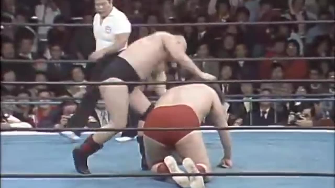 Andre the Giant vs Killer Khan