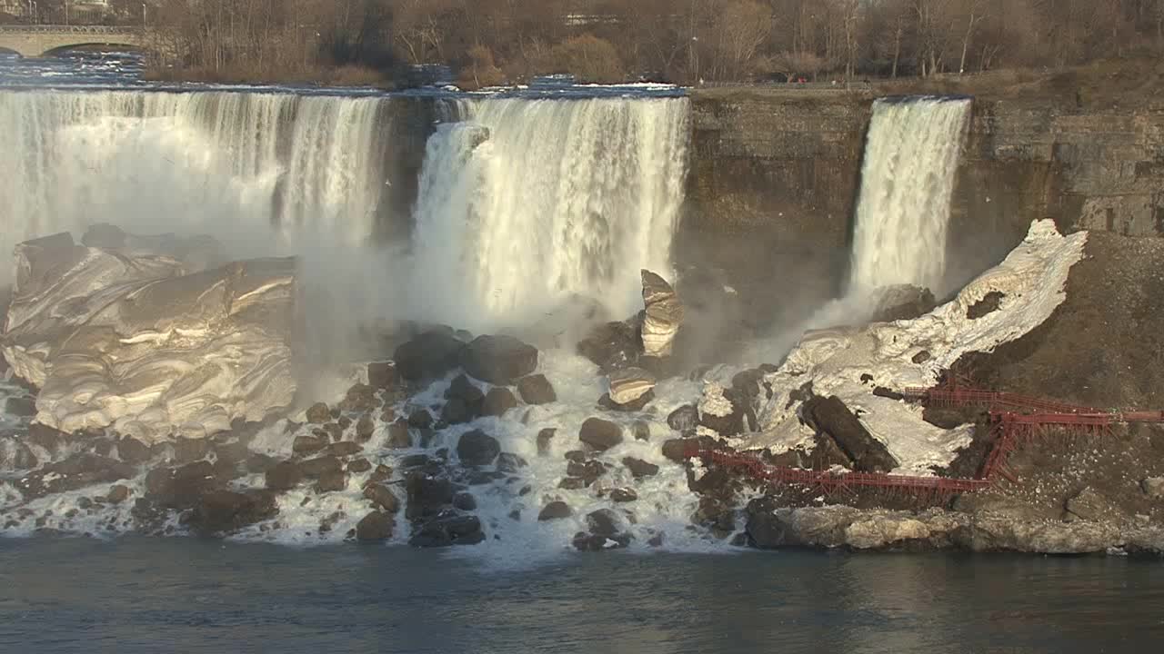 New York Niagara Falls with ice below