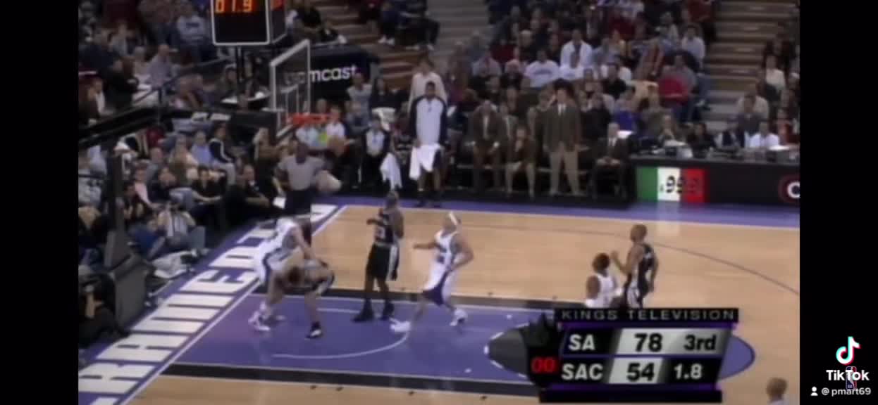 Manu Ginobili makes an impossible shot!