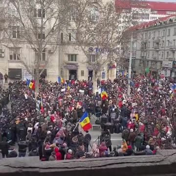 Moldovans protest against the EU and NATO every day...