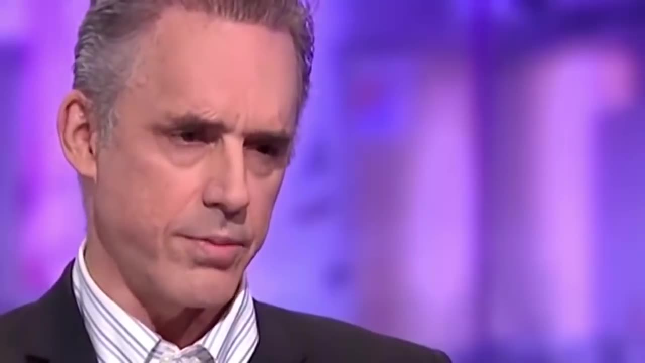 Jordan Peterson Embarrasses Journalist !