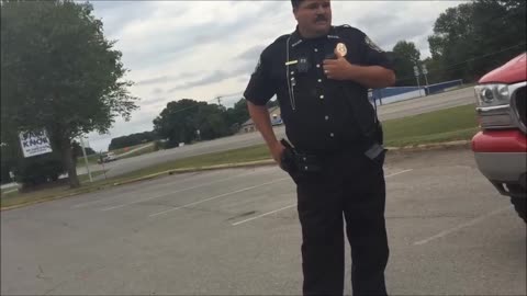 Cop Illegally Detains Two Journalists For Filming The Police Department