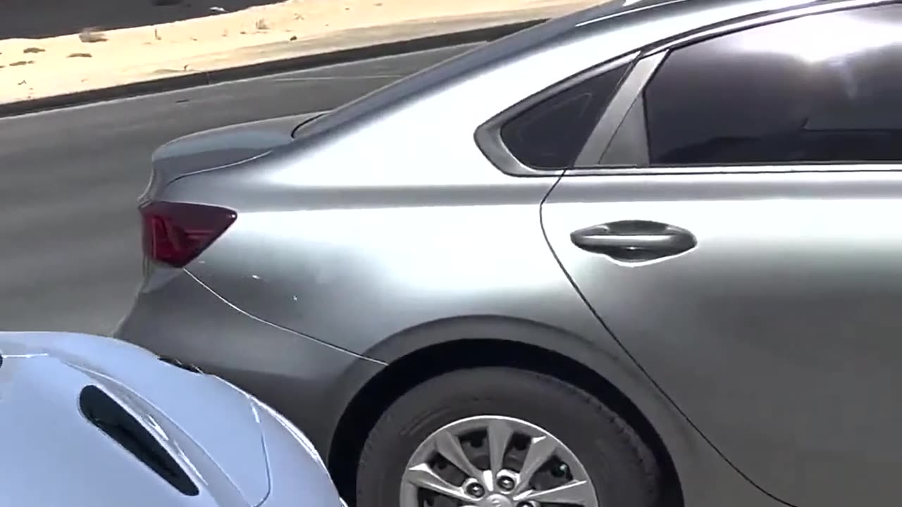 Unveiling the Drama: A Hilarious Car Confusion Takes a Hilarious Turn!