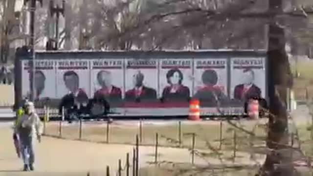 אוטובוס עם כרזות מבוקשים בוושינגטון DC