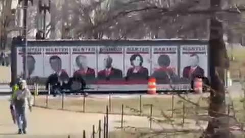 אוטובוס עם כרזות מבוקשים בוושינגטון DC