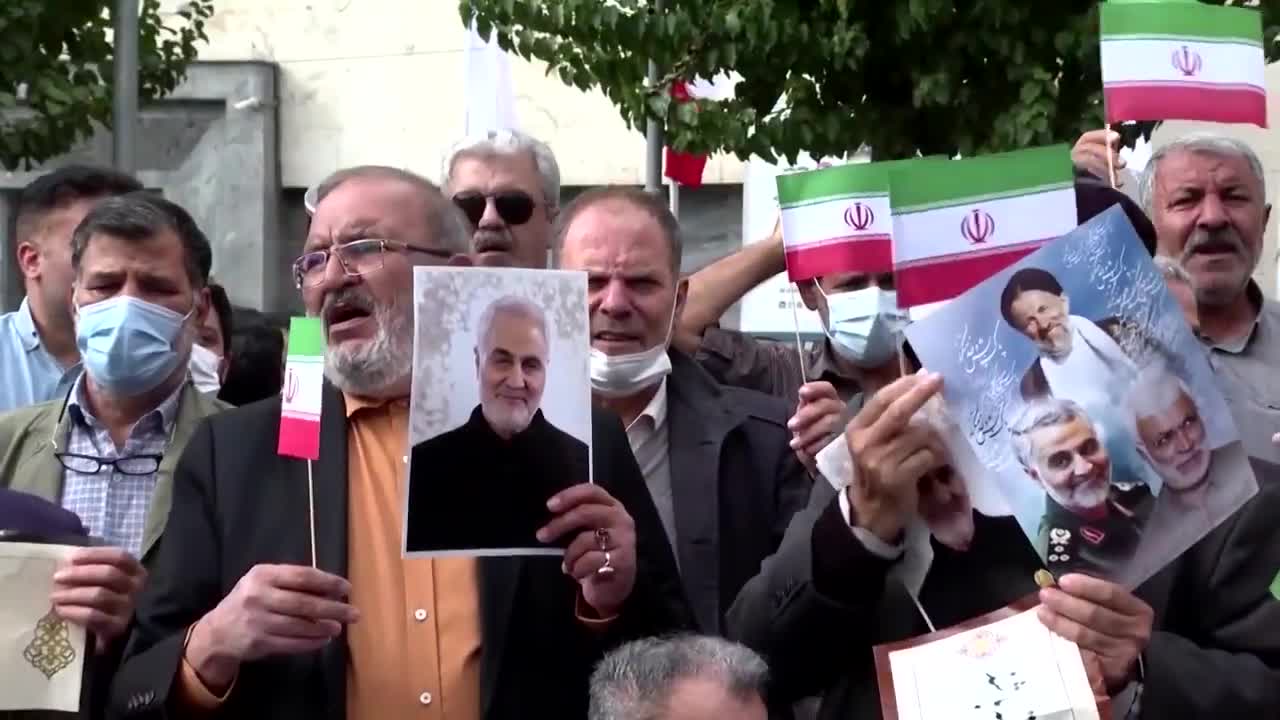 Hunderte Demonstranten vor deutscher Botschaft in Teheran