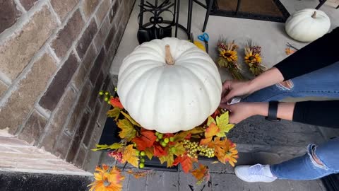 How To Put Together A Simple Fall Planter Decoration