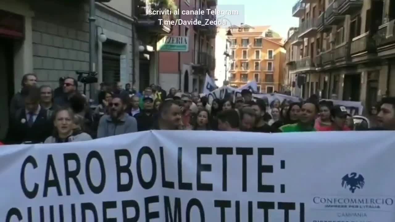 MANIFESTAZIONE CONTRO L'AUMENTO DEL 500% DELLE BOLLETTE.