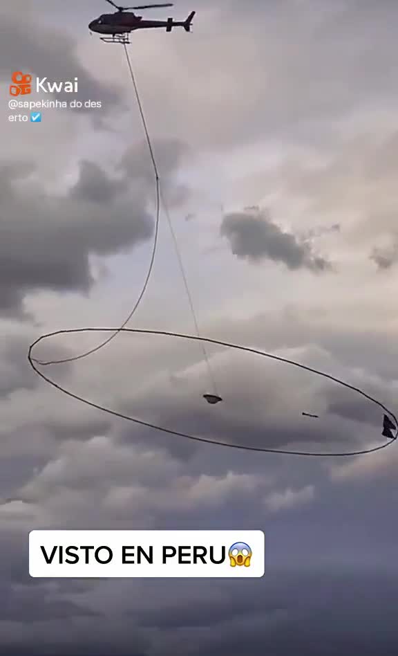 HELICOPTER CARRYING 3 UFOS IN PERU 2022