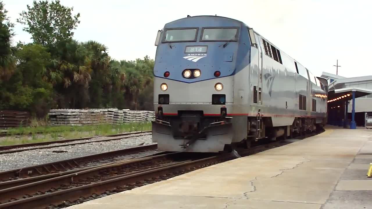 FLORIDAS LONGEST PASSENGER TRAIN AMTRAK AUTO TRAIN LEAVES STATION!!