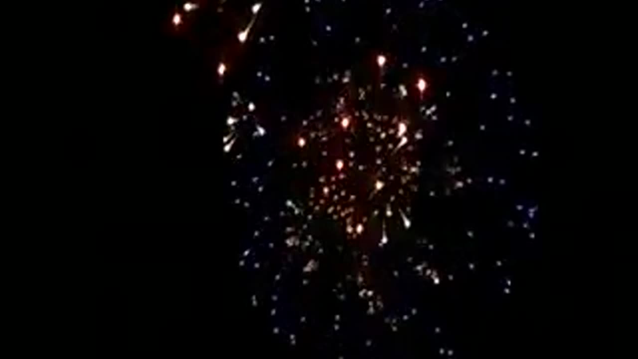 *I FOUND A FIREWORK VIDEO FROM Creative Commons! ~ HAPPY 4TH OF JULY! I NEED TO RESPECT OUR COUNTRY!
