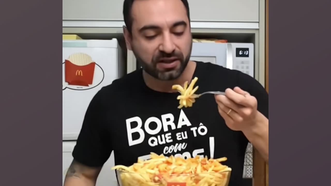 Corbucci eats 30 Mc Fries with 12000 calories