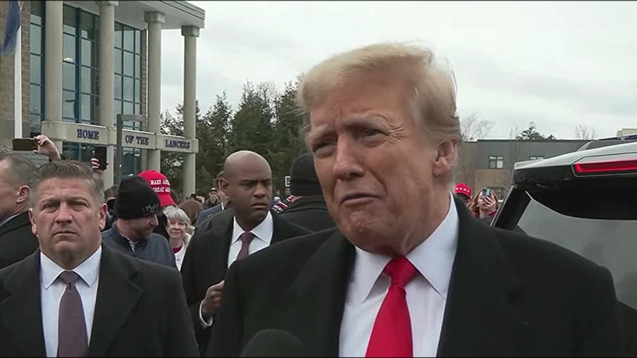 Trump in New Hampshire Tells Supporter 'Take a hat!' -- Throws Pen