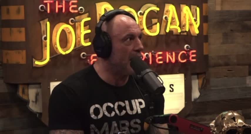 Joe Rogan Blasts Trudeau, Ardern & Newsom for Acting as All-Out 'Demons' During C19