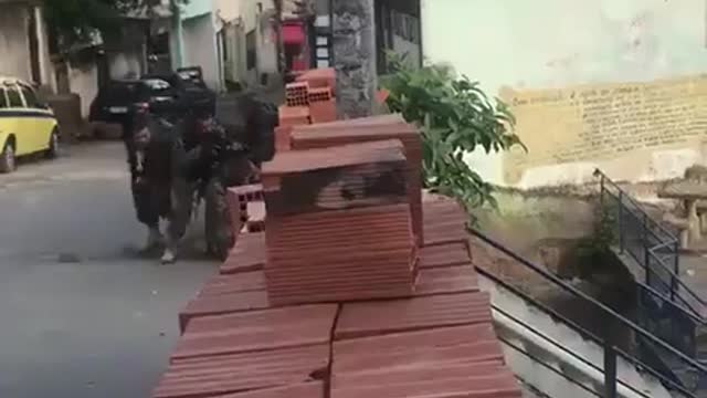 Brazilian soldier goes full on Call of duty on gang members