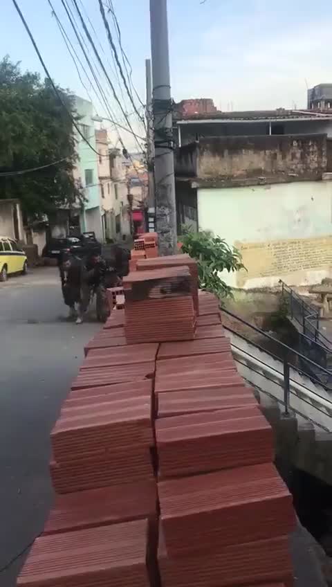 Brazilian soldier goes full on Call of duty on gang members