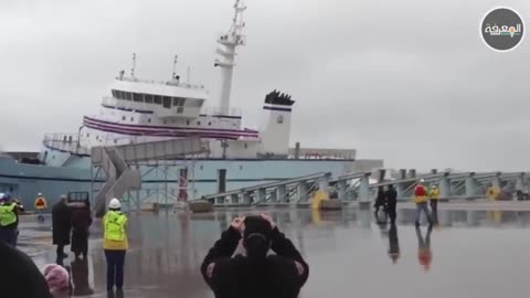 Watch the landings of huge ships at sea