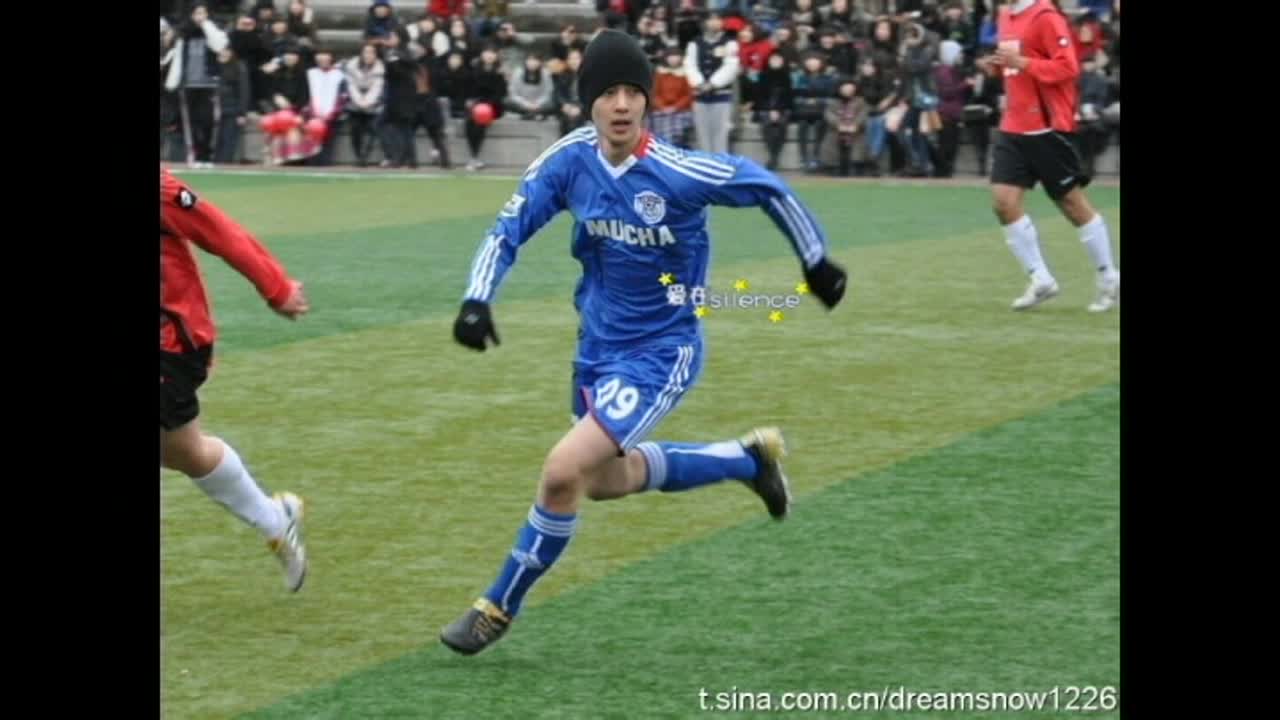 [News] Kim Junsu, Kim Hyun Joong Turn Into Soccer Players