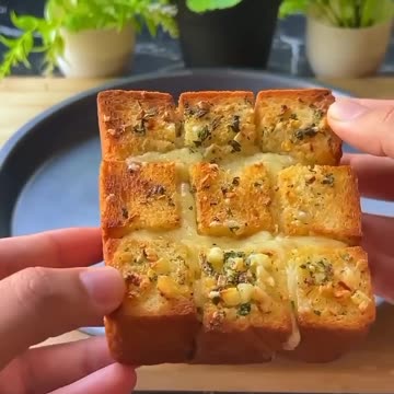 Cheesy Pull Apart Garlic Bread🍞🍞🥖🥖