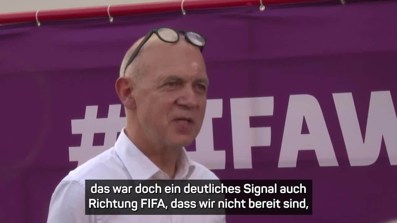 Der DFB knickt ein - nur der Präsident sieht es anders _ WM 2022