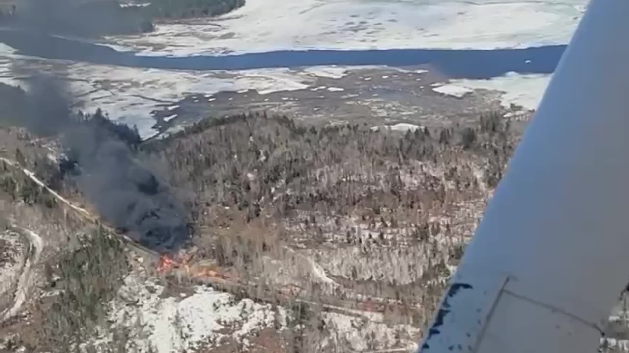 A train carrying hazardous materials has derailed and caught fire 📌#Rockwood | #Maine