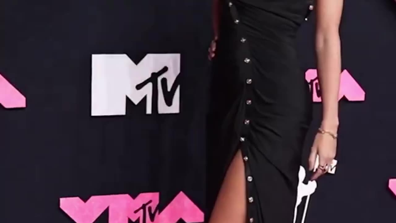 Taylor Swift is showing up in style at the #VMAs.