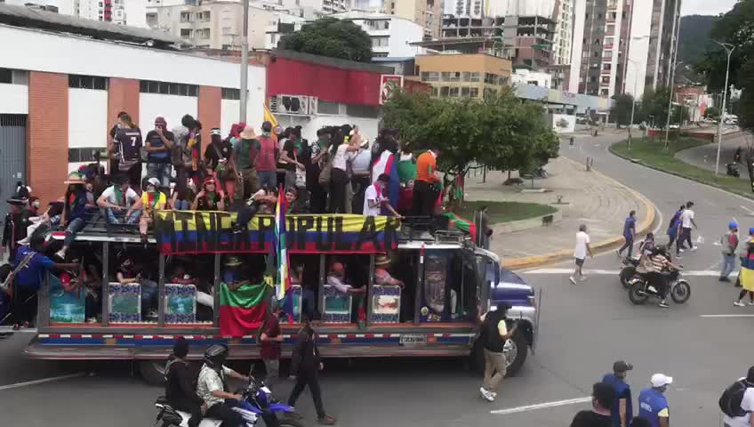 En directo: Avanza caravana de la Minga Indígena en Bucaramanga
