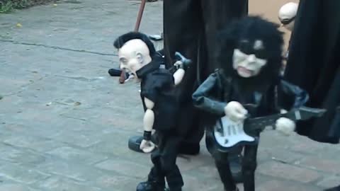 Puppet song & dance...