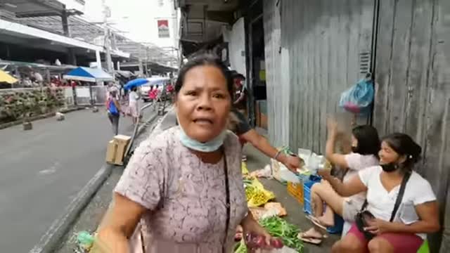 THE VEGESTABLE VENDOR MAD ABOUT THE PHILIPPINES GOVERNMENT TREATED PHILIPINO PEOPLE.