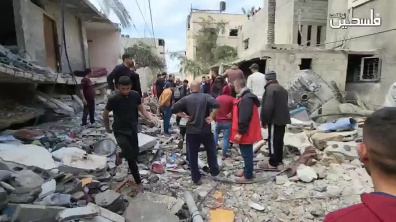 "كل الدار أطفال ونساء".. مواطنون يواصلون عمليات البحث عن مفقودين تحت ركام منزل عائلة بركة