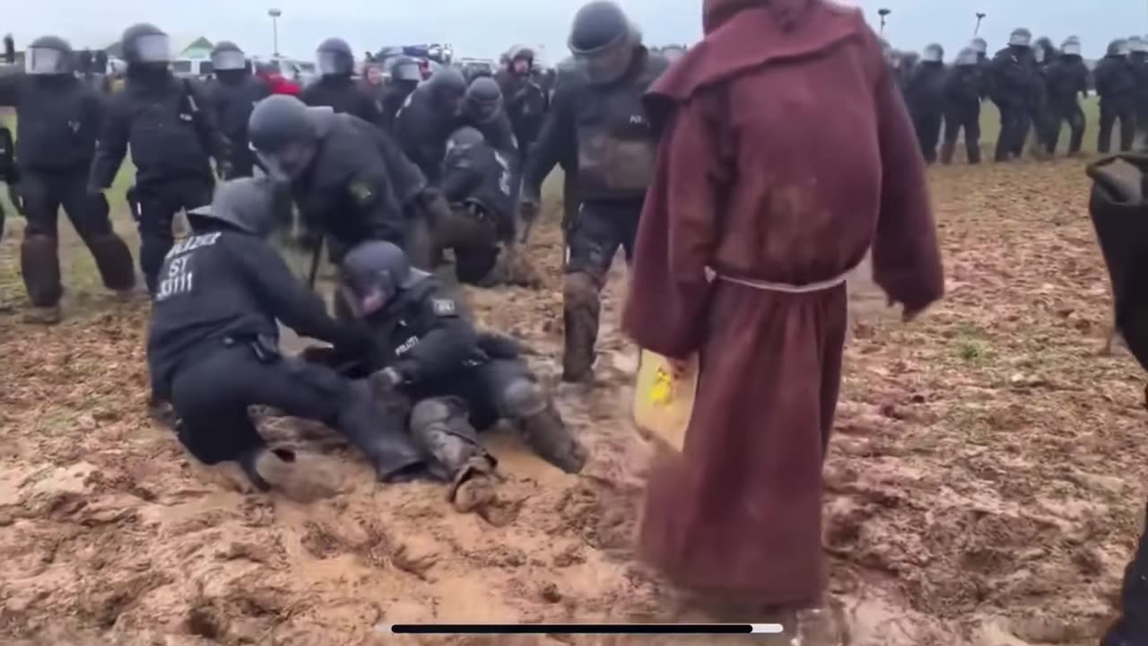 When police came to stop a festival but get defeated by psychedelic mud Wizard