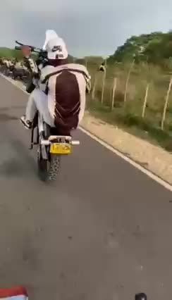 Andrés Akeiverson Tamayo Garcés en moto