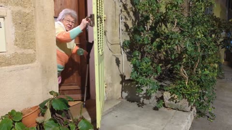 2023-02-20 (4) - Pas compris mais méfiance - Twitch Meutemediatique (clip)