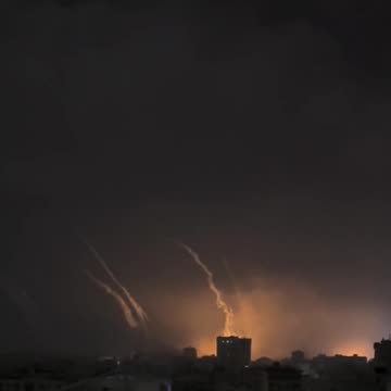 Isreal drops phosphorus munitions in Gaza
